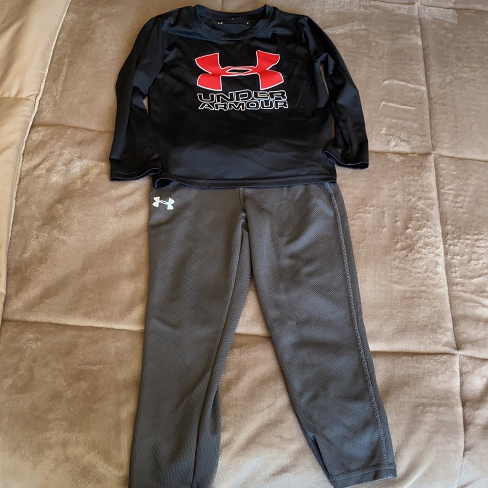 Boys under Armour set. Great condition.